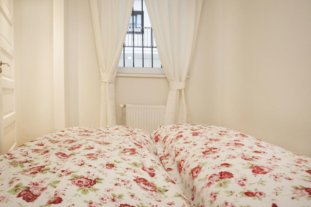 Ilona 2 Bedrooms Apartment In The Center — Photos 2